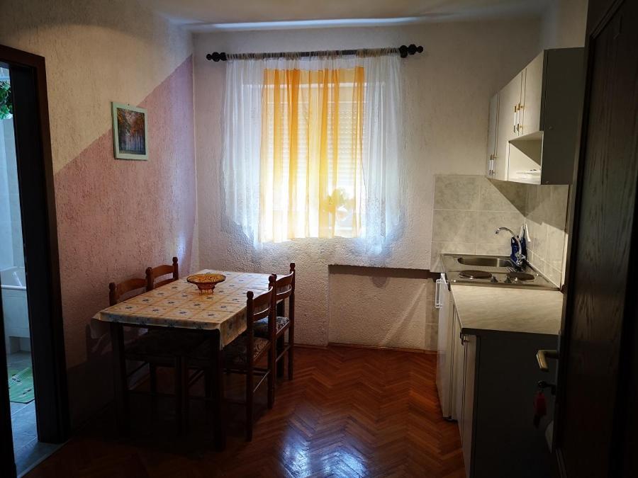 Apartments Anita Sibinj Krmpotski Bagian luar foto