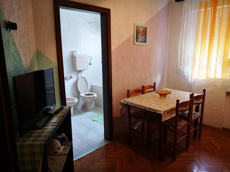 Apartments Anita Sibinj Krmpotski Bagian luar foto
