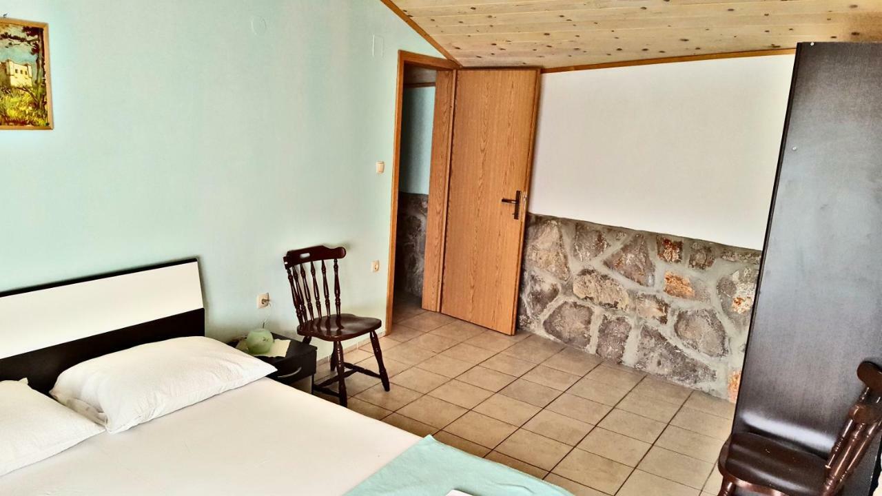 Apartments Anita Sibinj Krmpotski Bagian luar foto