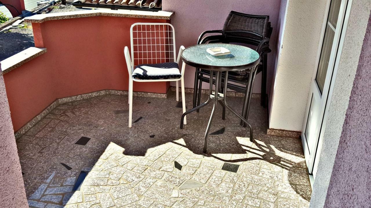 Apartments Anita Sibinj Krmpotski Bagian luar foto