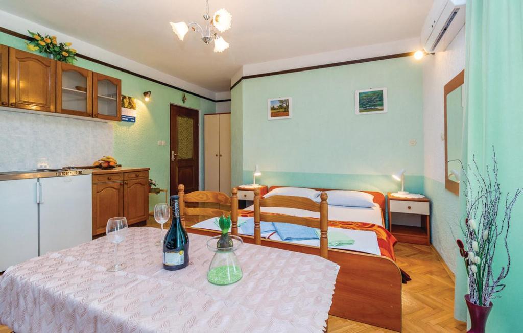 Apartments Anita Sibinj Krmpotski Bagian luar foto