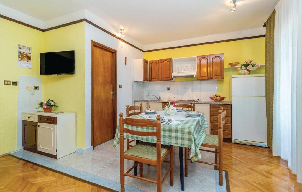 Apartments Anita Sibinj Krmpotski Bagian luar foto