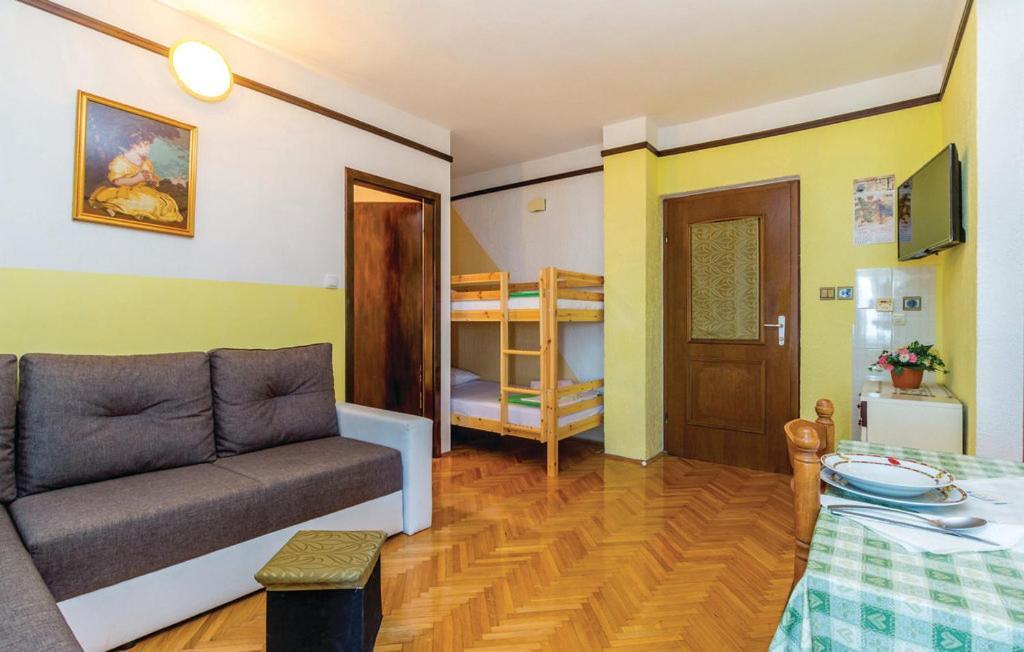 Apartments Anita Sibinj Krmpotski Bagian luar foto